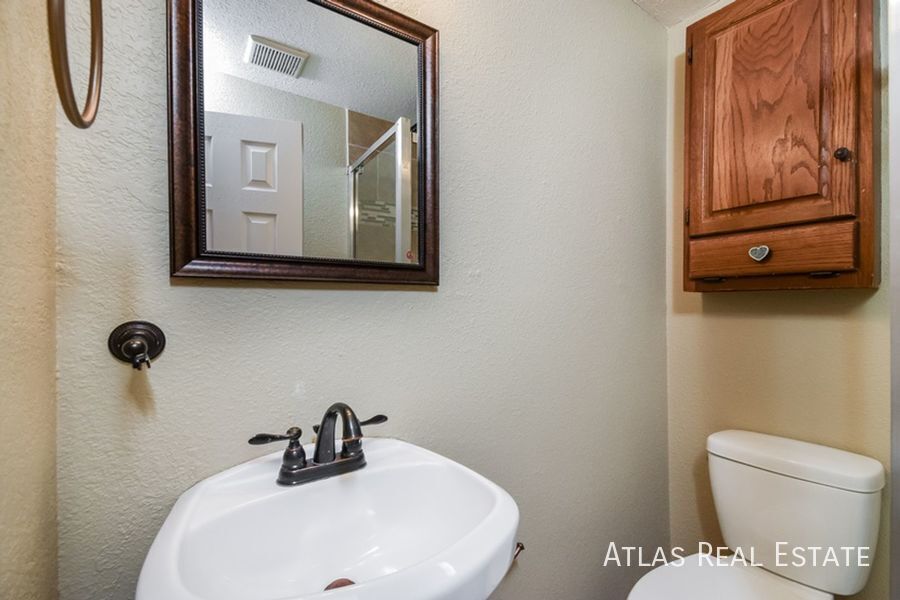 Building Photo - 612 Zion Dr