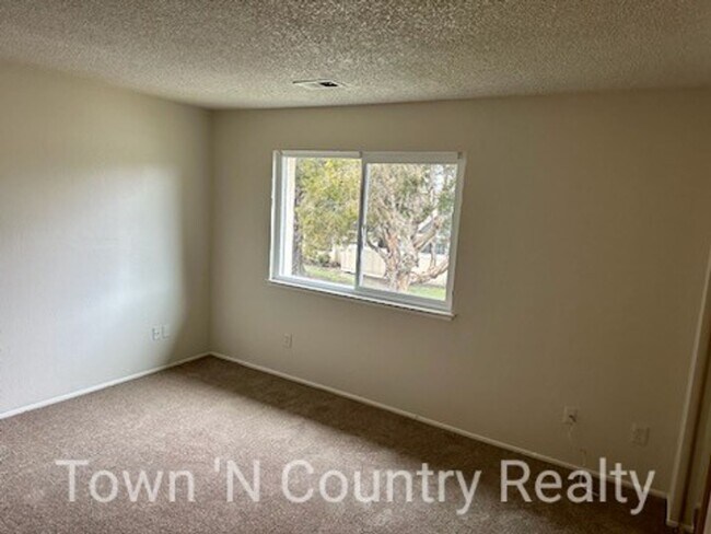 Building Photo - North Salinas Condo