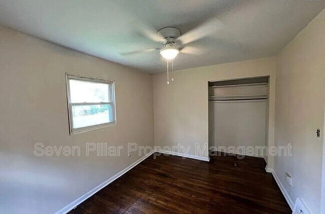 Building Photo - 323 S Napoleon Ave