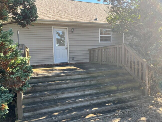 Building Photo - 3241 Hardwood Dr