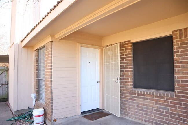 Building Photo - 2731 Eagle Pass