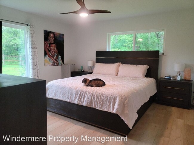 Building Photo - 3 br, 2.5 bath House - 3078 NE Lincoln Road