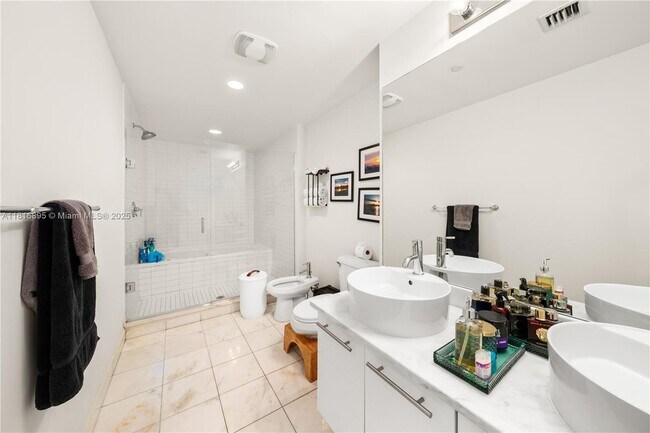 Building Photo - 888 Biscayne Blvd