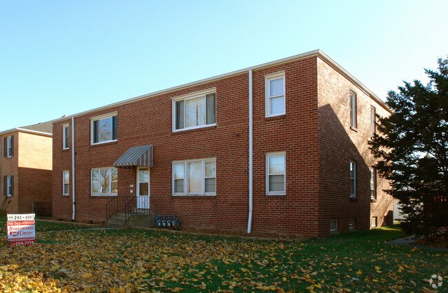 Primary Photo - 8021 W Burleigh St