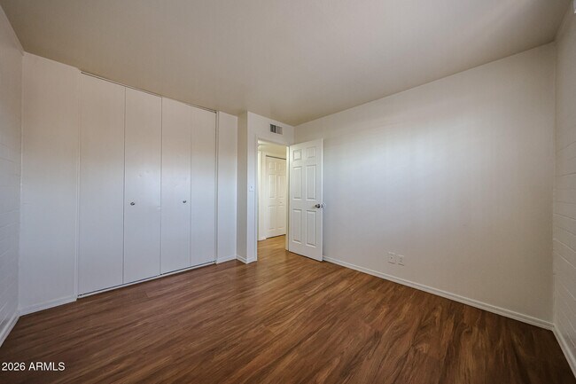 Building Photo - 2226 W Heatherbrae Dr