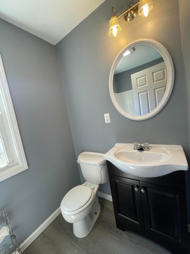 Building Photo - 492 Bob O Link Dr