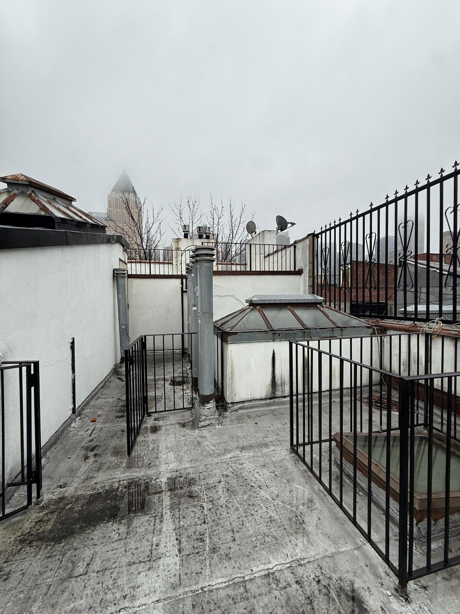 Building Photo - 692 10th Ave