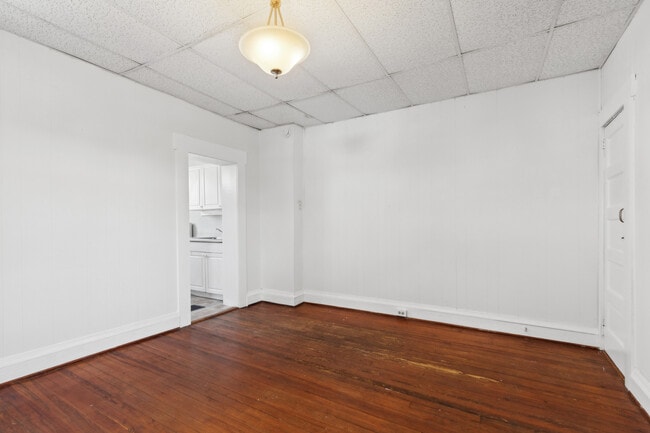 Building Photo - 700 E 36th St