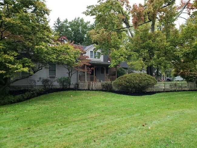 Primary Photo - 926 Tibbetts Wick Rd