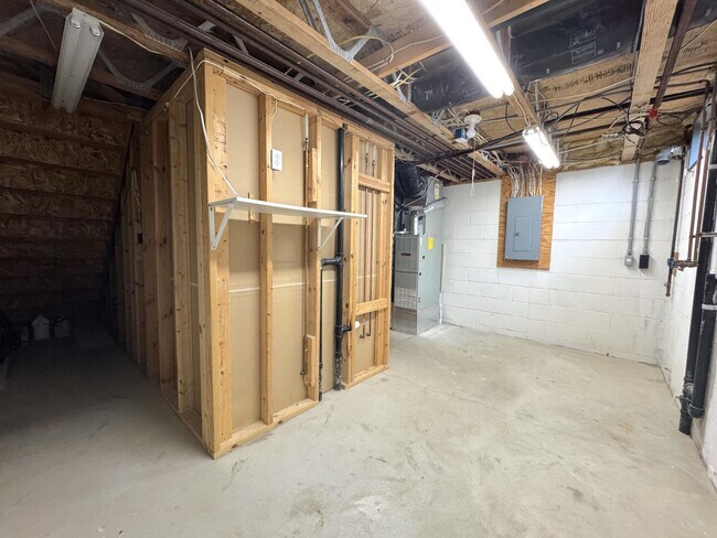 Building Photo - 1720 Messner Dr