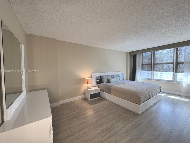 Building Photo - 3800 S Ocean Dr