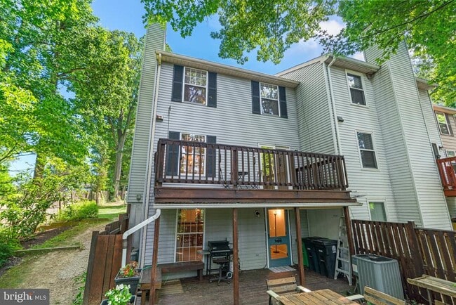 Building Photo - 15649 Mews Ct