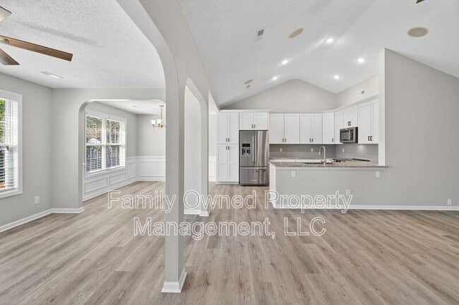 Building Photo - 123 Thousand Oaks Cir