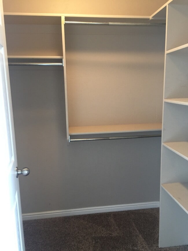 Building Photo - West Park #7