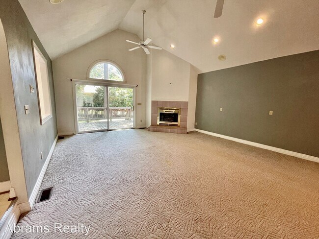 Building Photo - 4 br, 2.5 bath House - 725 Dickens Pl