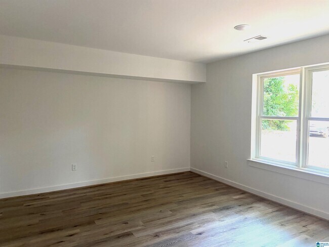 Building Photo - 1719 13th Ct S