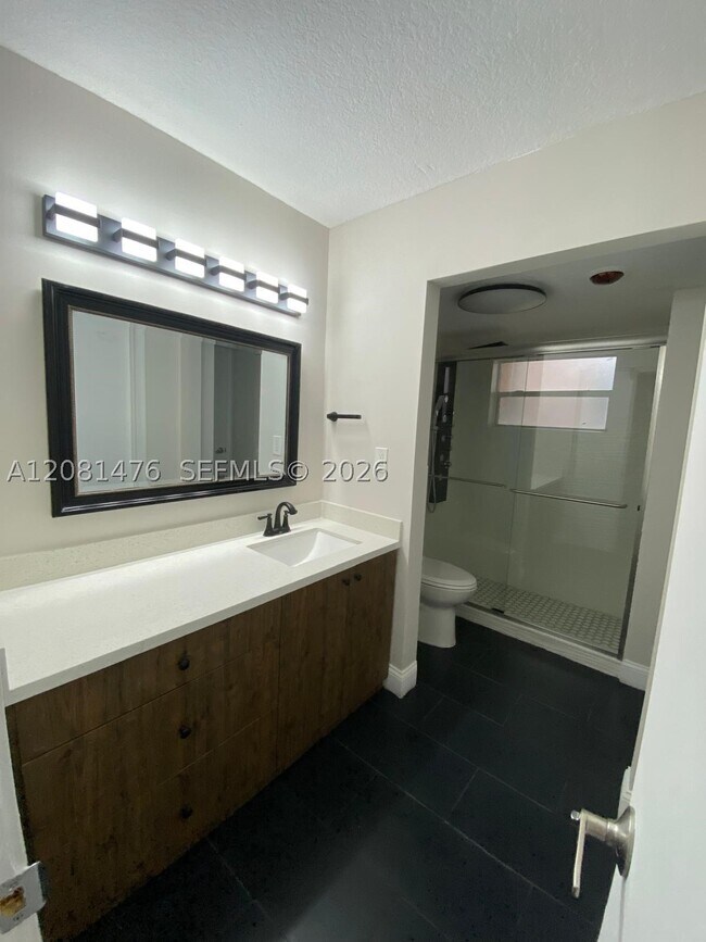 Building Photo - 9451 Evergreen Pl
