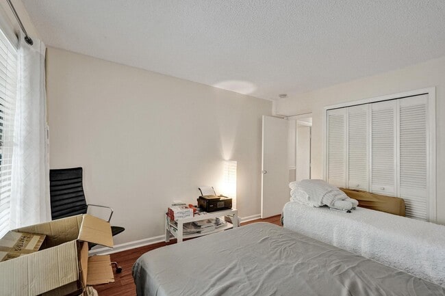 Building Photo - 9840 Pineapple Tree Dr