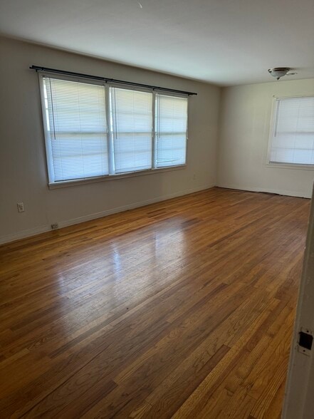 Building Photo - 313 N Dean Rd