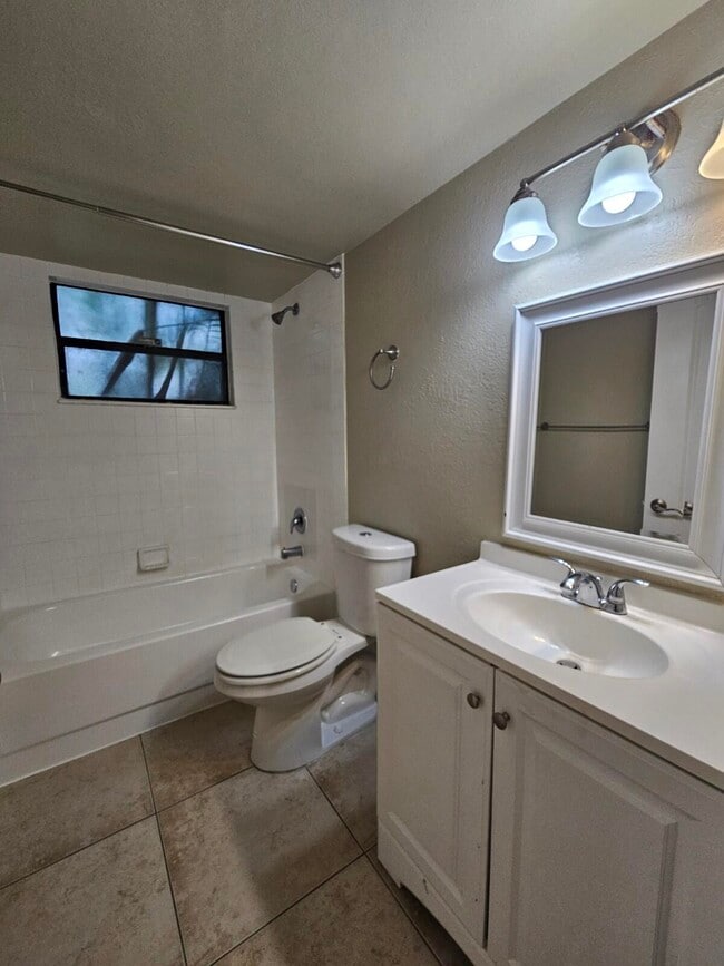 Building Photo - 1681 Balfour Point Dr