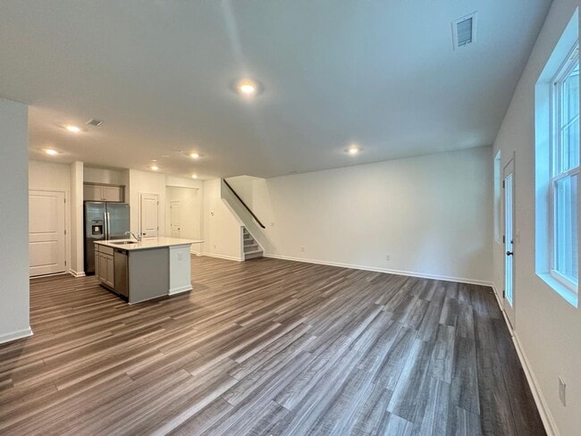 Building Photo - STUNNING BRAND-NEW TOWNHOUSE in a very con...