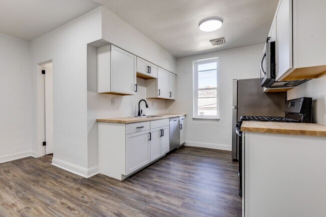 Building Photo - 2439 Arlington Ave