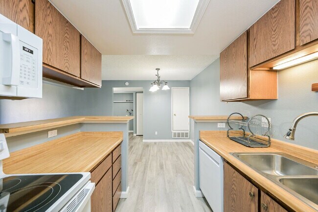 Building Photo - 940 S Walden Way