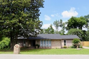 Building Photo - 2605 Yuma Dr