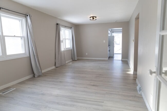 Building Photo - UPDATED 3 Bedroom 1 Bathroom single family home