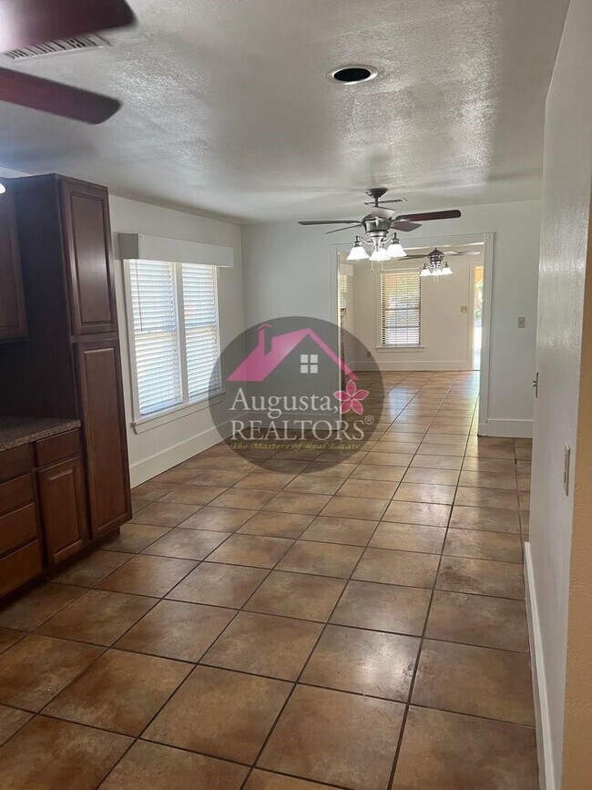 Building Photo - KC-1209 Bawcom