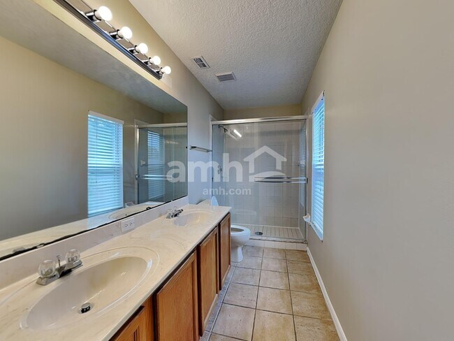 Building Photo - 1540 Sherbourne St