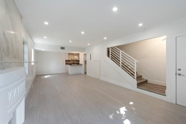 Building Photo - 726 Jefferson Ave