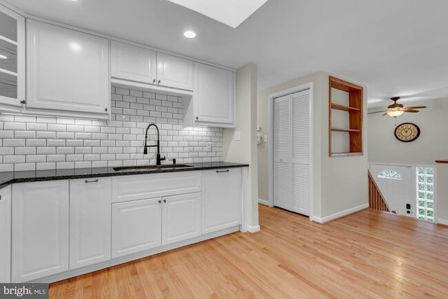 Building Photo - 8856 Youngsea Pl