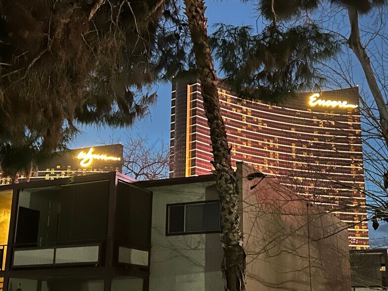 Building Photo - 350 E Desert Inn Rd