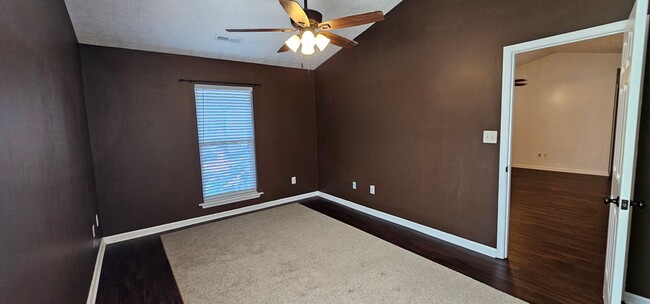 Building Photo - No HOA! Peaceful Cul-de-Sac Living with Ou...