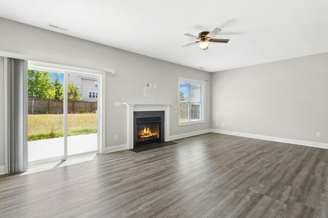 Building Photo - Charming and Freshly Updated Cul-de-Sac Home in Sanford!