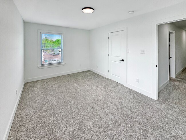 Building Photo - Newer Construction Meets Historic Cooper Young Charm • 5bd / 3ba