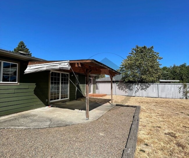 Building Photo - Single Level House-