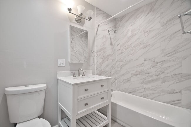 Building Photo - r221 39th