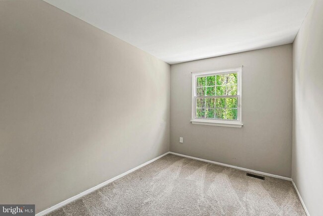 Building Photo - 468 Cornell Ct