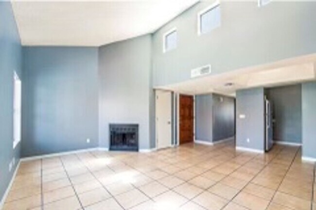 Interior Photo - Oracle Canyon