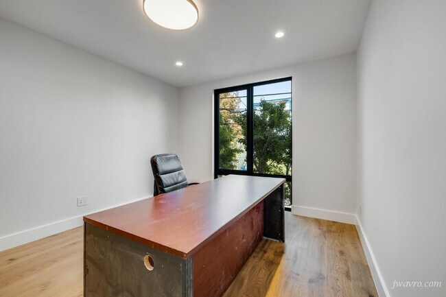 Building Photo - 20 Belcher St