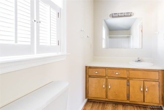 Building Photo - 13812 Sycamore Village Dr