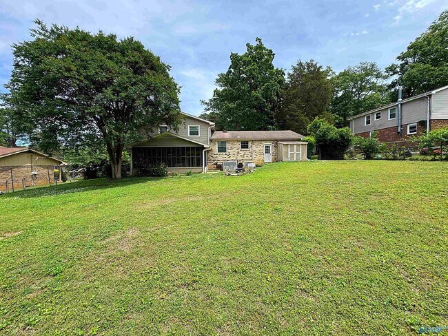 Building Photo - 11406 Crestfield Dr SE
