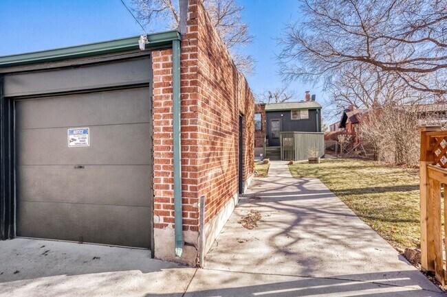 Building Photo - Wash Park Duplex Available Immediately