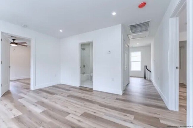 Building Photo - 520 Delaware Ave