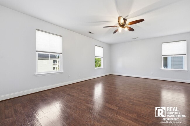 Building Photo - 4BR | 2.5BA | Balcony | Fenced Yard