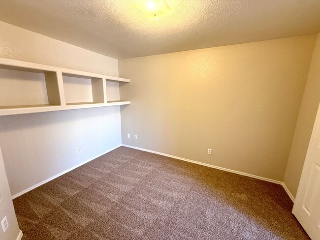 Building Photo - Charming 2 Bed, 2 Bath Home with Open Floo...