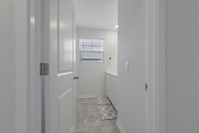 Building Photo - 758 Leslie Dr