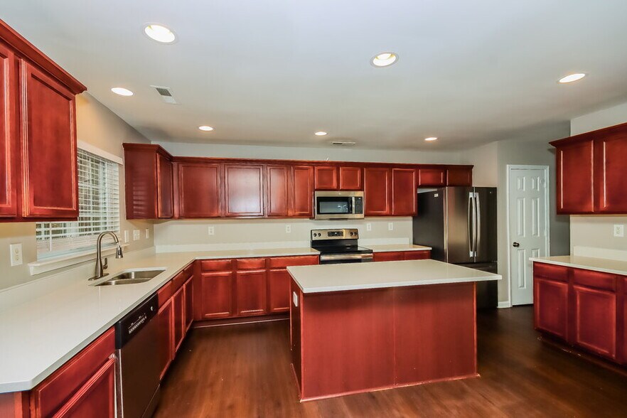 Building Photo - 2712 Markham Woods Ct